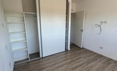 DEPARTAMENTO DE 2 AMBIENTES C COCHERA EN BANFIELD.