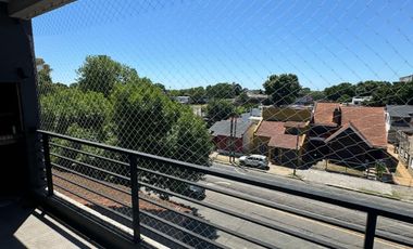 DEPARTAMENTO DE 2 AMBIENTES C COCHERA EN BANFIELD.