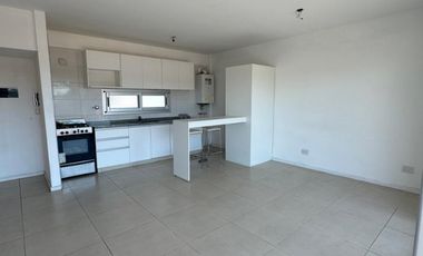 DEPARTAMENTO DE 2 AMBIENTES C COCHERA EN BANFIELD.