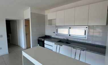 DEPARTAMENTO DE 2 AMBIENTES C COCHERA EN BANFIELD.