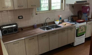 Casa de cuatro ambientes a la venta, IDEAL INVERSORES