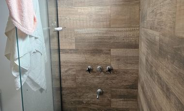 Excelente casa en barrio cerrado con pileta, quincho y parrilla. Toda amoblada