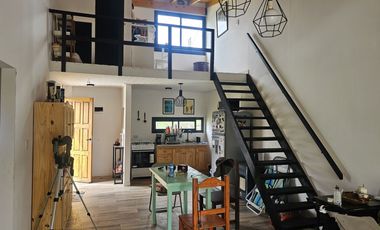 Excelente casa en barrio cerrado con pileta, quincho y parrilla. Toda amoblada