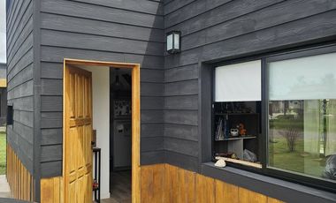 Excelente casa en barrio cerrado con pileta, quincho y parrilla. Toda amoblada