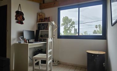 Excelente casa en barrio cerrado con pileta, quincho y parrilla. Toda amoblada