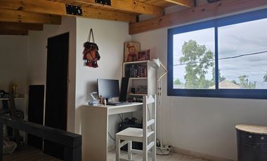 Excelente casa en barrio cerrado con pileta, quincho y parrilla. Toda amoblada