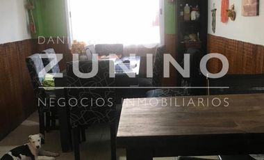 Dúplex de cuatro ambientes a la venta en Bella Vista, ESCUCHA OFERTAS