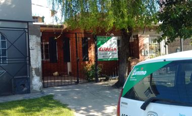 Dúplex de cuatro ambientes a la venta en Bella Vista, ESCUCHA OFERTAS