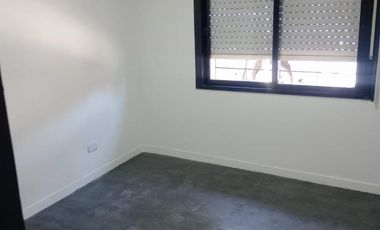 Venta Departamento De 3 Ambientes Con Patio La Tablada