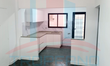 Venta Departamento De 3 Ambientes Con Patio La Tablada