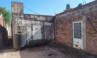 VENTA - LOTE CON MEJORAS - MORON