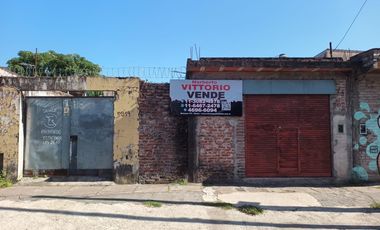 VENTA - LOTE CON MEJORAS - MORON