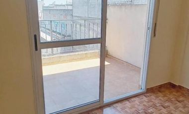 HERMOSO DEPARTAMENTO DE 2 AMPLIOS AMBIENTES EN DÚPLEX - SAN JUSTO CENTRO
