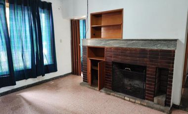 VENTA DE CASA 4 AMBIENTES CON COCHERA - MONTE GRANDE - FONDO LIBRE