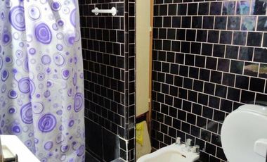 VENTA DE CASA 4 AMBIENTES CON COCHERA - MONTE GRANDE - FONDO LIBRE