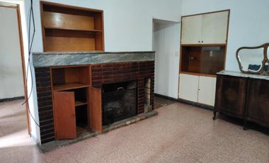 VENTA DE CASA 4 AMBIENTES CON COCHERA - MONTE GRANDE - FONDO LIBRE