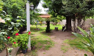 VENTA DE CASA 4 AMBIENTES CON COCHERA - MONTE GRANDE - FONDO LIBRE