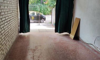 VENTA DE CASA 4 AMBIENTES CON COCHERA - MONTE GRANDE - FONDO LIBRE