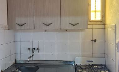 DEPARTAMENTO TIPO CASA 2 AMBIENTES EN PLANTA BAJA AL FRENTE, CON PATIO.SIN EXPENSAS