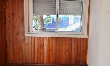 DEPARTAMENTO TIPO CASA 2 AMBIENTES EN PLANTA BAJA AL FRENTE, CON PATIO.SIN EXPENSAS