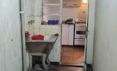 DEPARTAMENTO TIPO CASA 2 AMBIENTES EN PLANTA BAJA AL FRENTE, CON PATIO.SIN EXPENSAS