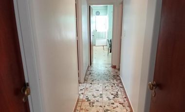 CHALET SOBRE INMENSO LOTE DE 9,02 X 42,70 SON 6 AMBIENTES CON PARQUE PISCNA Y QUINCHO CON SUM Y DEP.