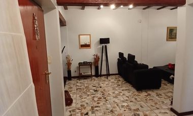 CHALET SOBRE INMENSO LOTE DE 9,02 X 42,70 SON 6 AMBIENTES CON PARQUE PISCNA Y QUINCHO CON SUM Y DEP.