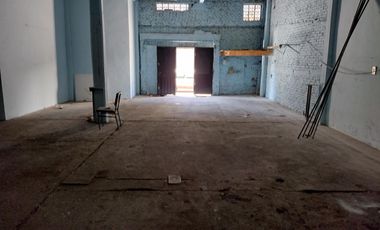 Local 140 m2 conbaño y entrepiso