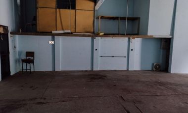 Local 140 m2 conbaño y entrepiso