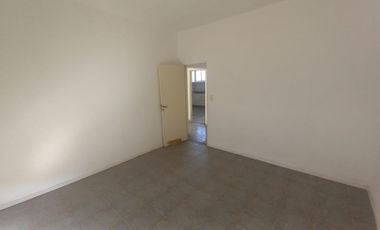 DEPARTAMENTO 3 AMBIENTES MUY AMPLIO, CON GARAGE Y TERRAZA. VILLA LUZURIAGA