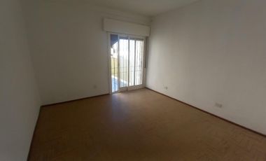 DEPARTAMENTO 3 AMBIENTES MUY AMPLIO, CON GARAGE Y TERRAZA. VILLA LUZURIAGA