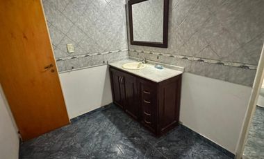 VENTA - GALPON MAS VIVENDA DE 6 AMBIENTES - MORENO CENTRO - POSIBILIDAD DE FINANCIACION