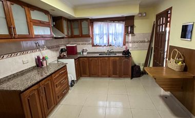 VENTA - GALPON MAS VIVENDA DE 6 AMBIENTES - MORENO CENTRO - POSIBILIDAD DE FINANCIACION