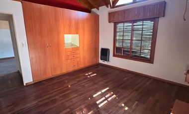 VENTA - GALPON MAS VIVENDA DE 6 AMBIENTES - MORENO CENTRO - POSIBILIDAD DE FINANCIACION