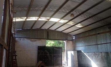 VENTA - GALPON MAS VIVENDA DE 6 AMBIENTES - MORENO CENTRO - POSIBILIDAD DE FINANCIACION