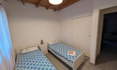 BARRIO JARDINES DE ESCOBAR - TRIPLEX en alquiler temporario Amueblado.-