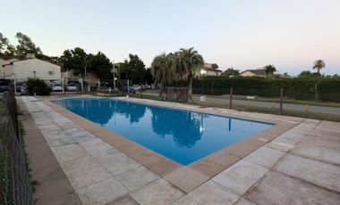 BARRIO JARDINES DE ESCOBAR - TRIPLEX en alquiler temporario Amueblado.-