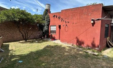 VENDO CASA (ZONA COLEGIO ALEMAN)-NO APTA CREDITO-