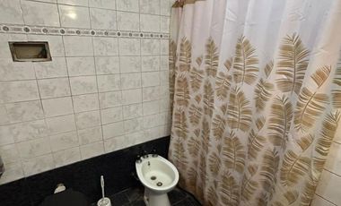 VENDO CASA (ZONA COLEGIO ALEMAN)-NO APTA CREDITO-