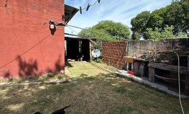 VENDO CASA (ZONA COLEGIO ALEMAN)-NO APTA CREDITO-