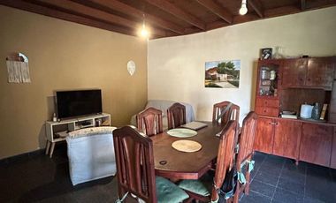 VENDO CASA (ZONA COLEGIO ALEMAN)-NO APTA CREDITO-