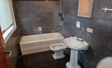 OFICINA DE 50 M2 CON 2 DESPACHOS Y COCINA COMPLETA EN EDIFICIO LA UNION - MUY SEÑORIAL Y DE ESTILO