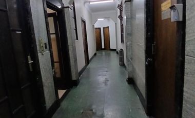 OFICINA DE 50 M2 CON 2 DESPACHOS Y COCINA COMPLETA EN EDIFICIO LA UNION - MUY SEÑORIAL Y DE ESTILO