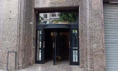 OFICINA DE 50 M2 CON 2 DESPACHOS Y COCINA COMPLETA EN EDIFICIO LA UNION - MUY SEÑORIAL Y DE ESTILO