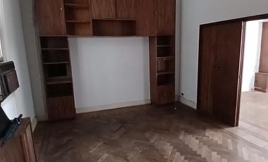 OFICINA DE 50 M2 CON 2 DESPACHOS Y COCINA COMPLETA EN EDIFICIO LA UNION - MUY SEÑORIAL Y DE ESTILO