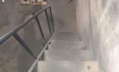 Gran galpón para la VENTA 256 m2 de piso hormigonado + dependencia + toilette