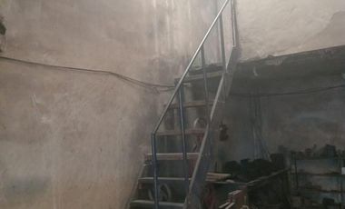 Gran galpón para la VENTA 256 m2 de piso hormigonado + dependencia + toilette