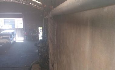 Gran galpón para la VENTA 256 m2 de piso hormigonado + dependencia + toilette