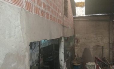Gran galpón para la VENTA 256 m2 de piso hormigonado + dependencia + toilette