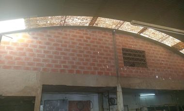 Gran galpón para la VENTA 256 m2 de piso hormigonado + dependencia + toilette